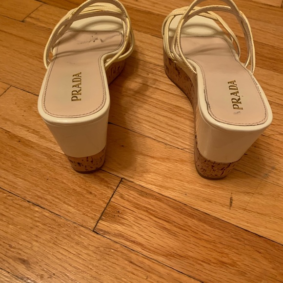 Cream patent leather wedges - Picture 3 of 4